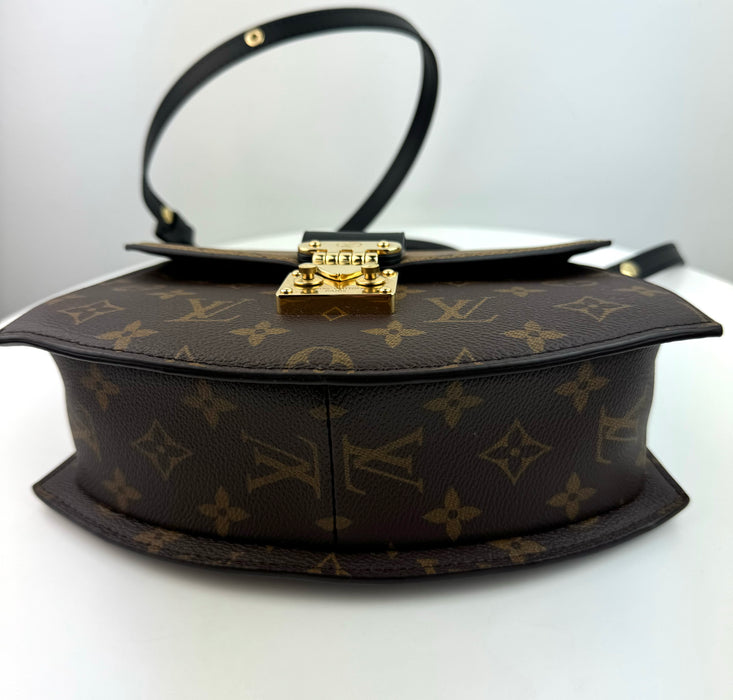 Louis Vuitton Tilsitt In Monogram Reverse