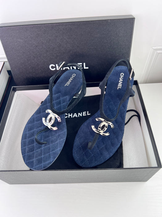 Chanel Navy Thong sandals size 36