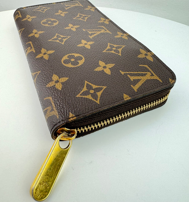 Louis Vuitton Monogram Zippy Wallet in Pink