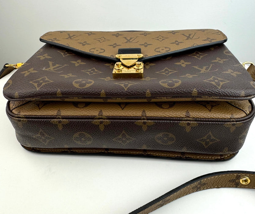 Louis Vuitton Reverse Monogram Pochette Métis