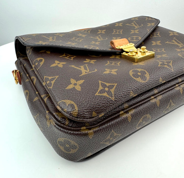 Louis Vuitton Monogram Pochette Métis