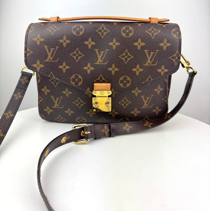 Louis Vuitton Monogram Pochette Métis