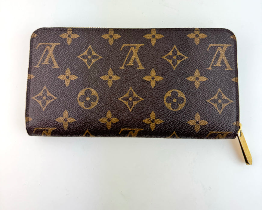 Louis Vuitton Monogram Zippy Wallet in Pink