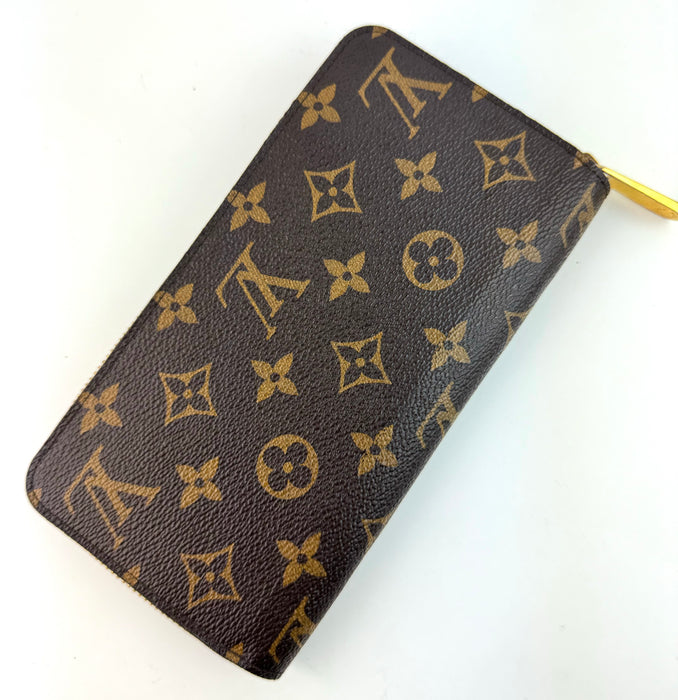 Louis Vuitton Monogram Zippy Wallet in Pink