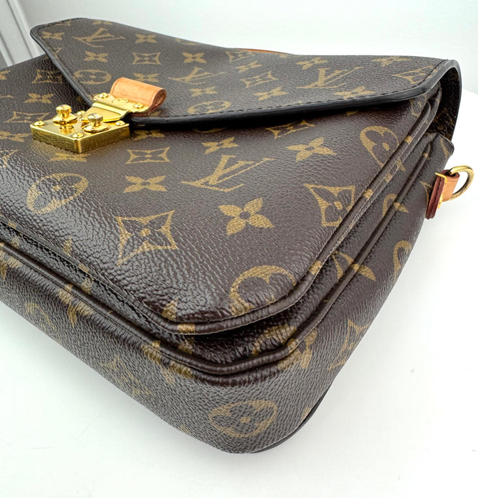 Louis Vuitton Monogram Pochette Métis