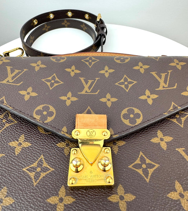 Louis Vuitton Monogram Pochette Métis